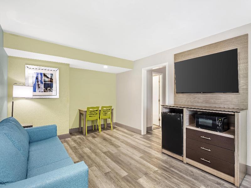 Best Western Plus Holiday Sands Inn & Suites image