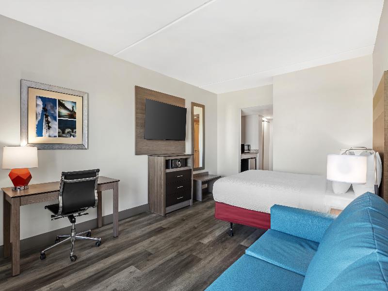Best Western Plus Holiday Sands Inn & Suites image
