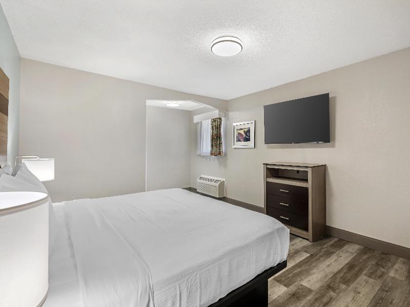 Best Western Plus Holiday Sands Inn & Suites image