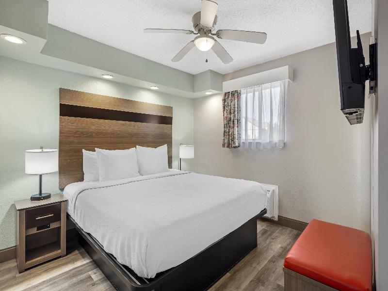 Best Western Plus Holiday Sands Inn & Suites image