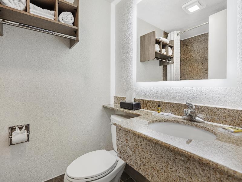 Best Western Plus Holiday Sands Inn & Suites image
