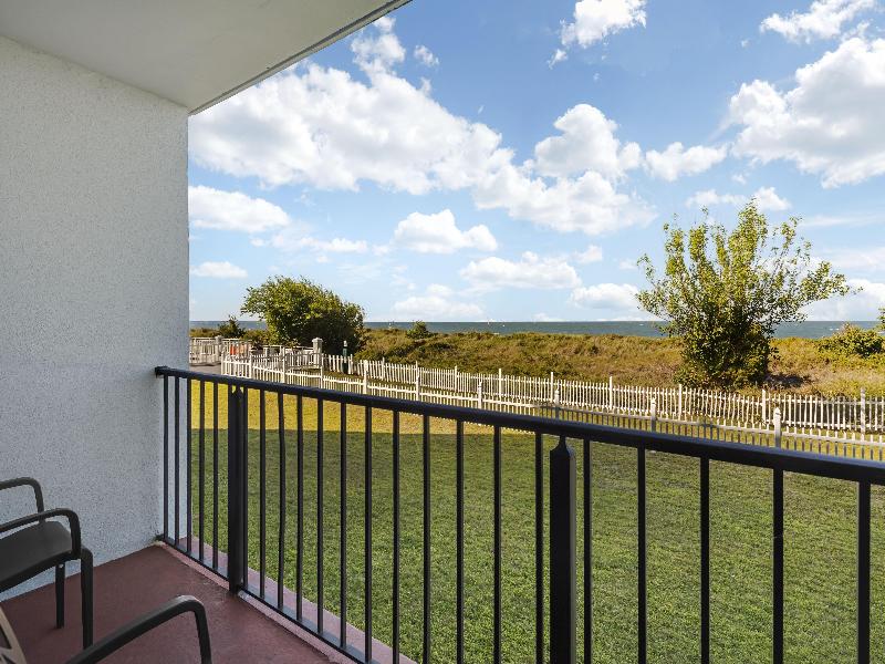 Best Western Plus Holiday Sands Inn & Suites image