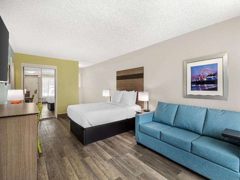 Best Western Plus Holiday Sands Inn & Suites image