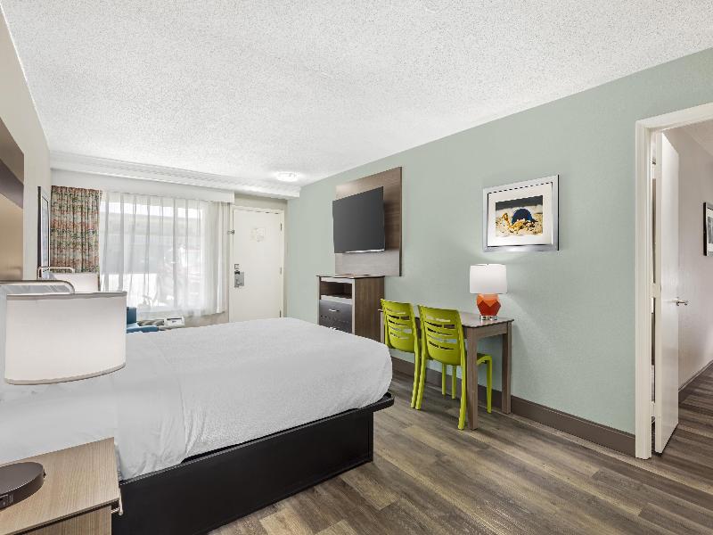 Best Western Plus Holiday Sands Inn & Suites image