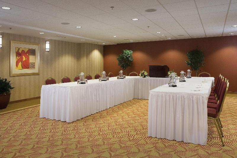Holiday Inn Express and Suites Charlottesville CON