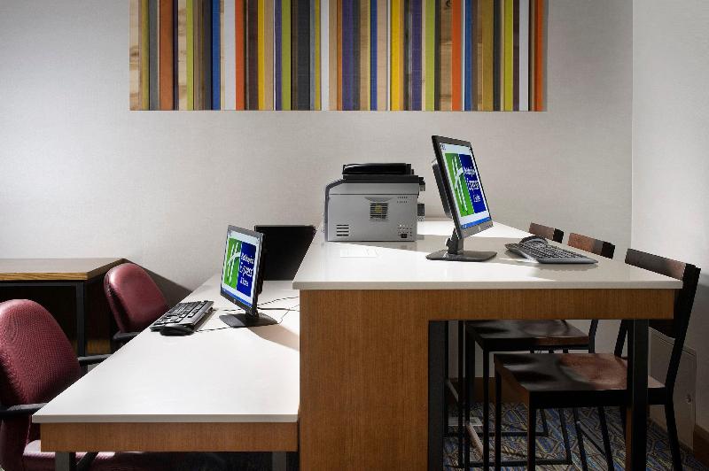 Holiday Inn Express and Suites Charlottesville GEN