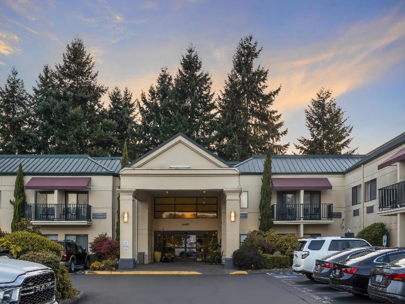 Best Western Plus Plaza by the Green image
