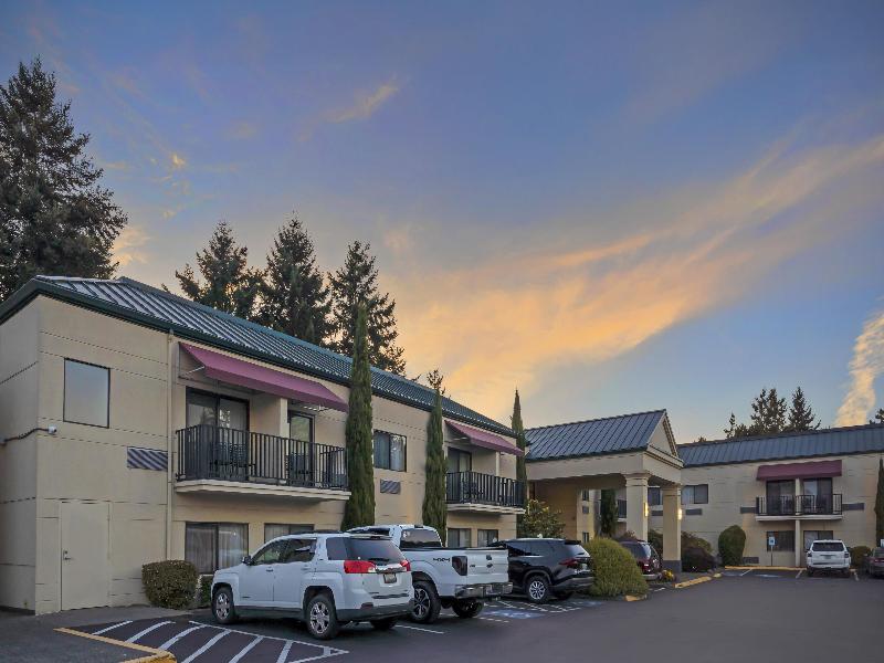 Best Western Plus Plaza by the Green image