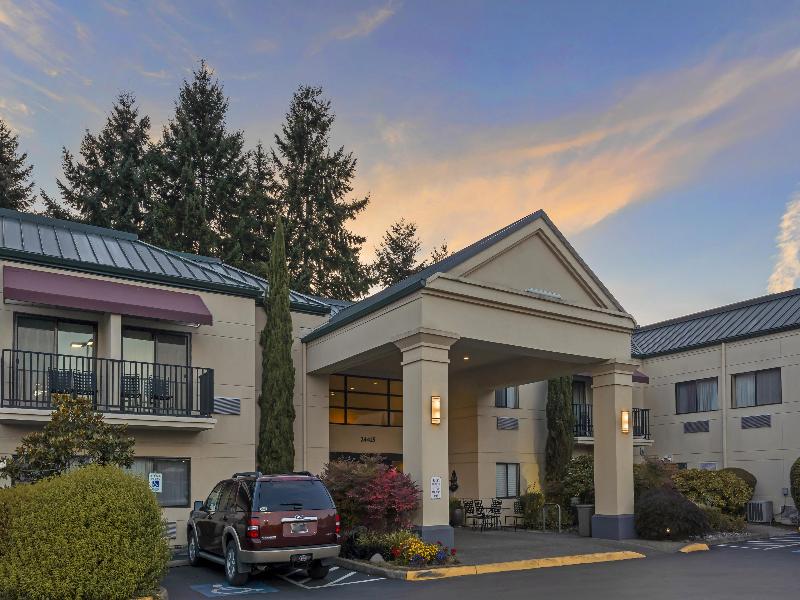 Best Western Plus Plaza by the Green image