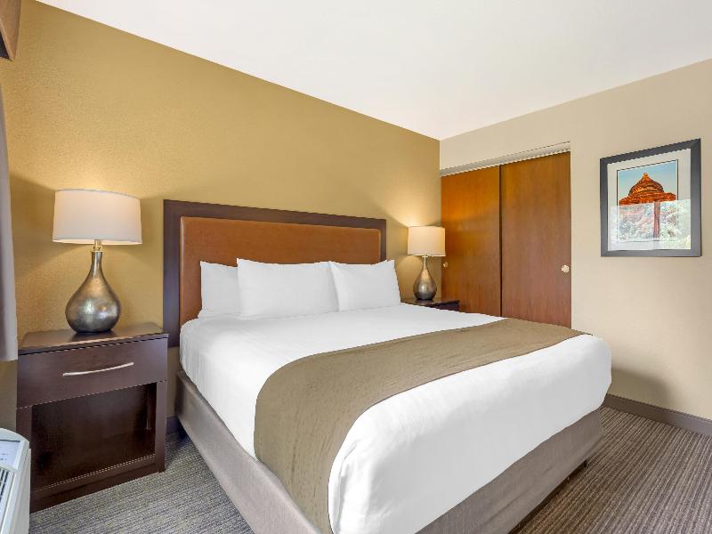 Best Western Plus Plaza by the Green image