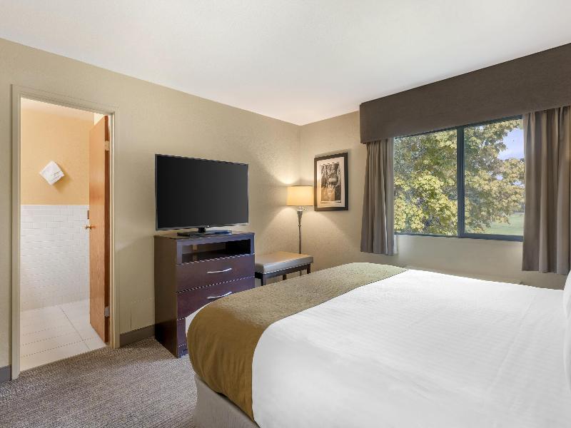 Best Western Plus Plaza by the Green image