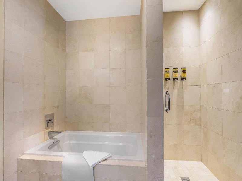 Best Western Plus Plaza by the Green image