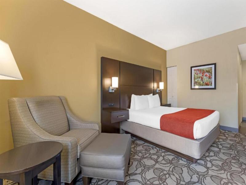 Best Western Plus Plaza by the Green image