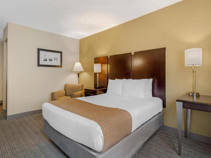 Best Western Plus Plaza by the Green image
