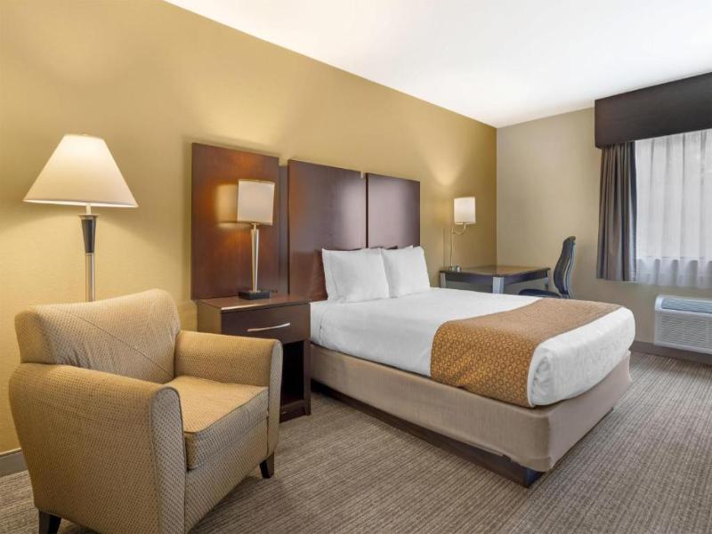 Best Western Plus Plaza by the Green image
