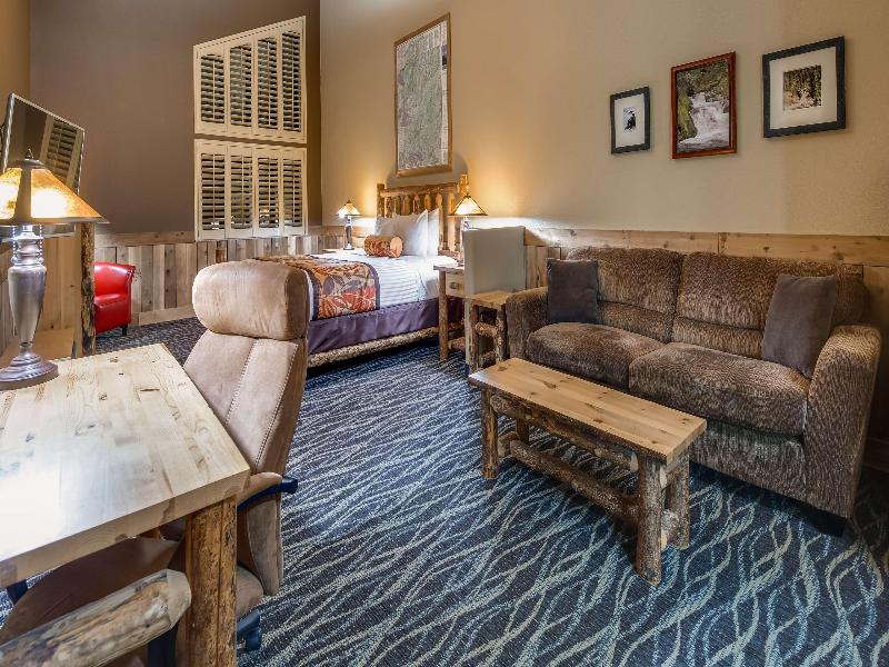 Best Western Plus Battle Ground Inn & Suites image