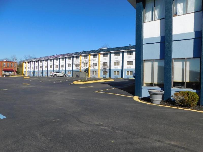 Quality Inn & Suites Morgantown - University Area image