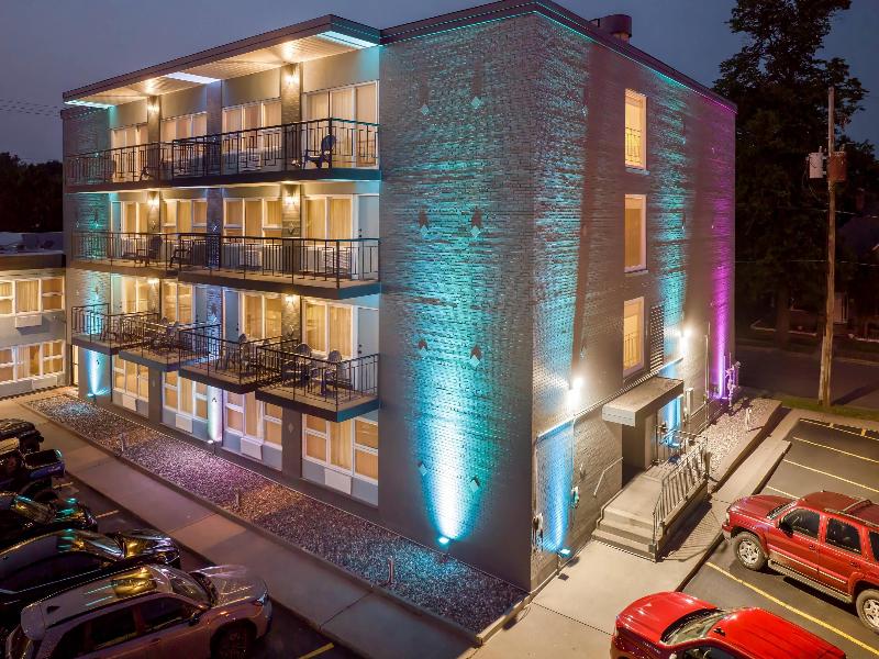 Clarion Pointe Rhinelander Downtown image