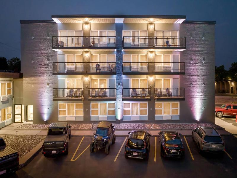 Clarion Pointe Rhinelander Downtown image