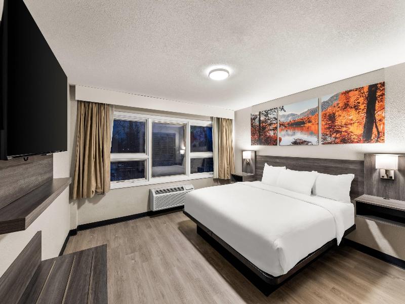 Clarion Pointe Rhinelander Downtown image