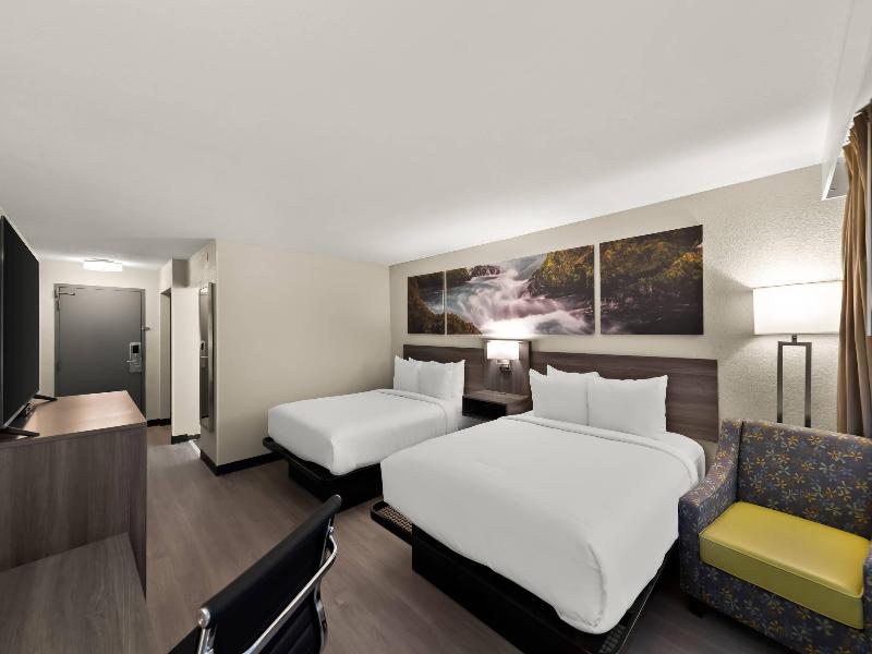 Clarion Pointe Rhinelander Downtown image