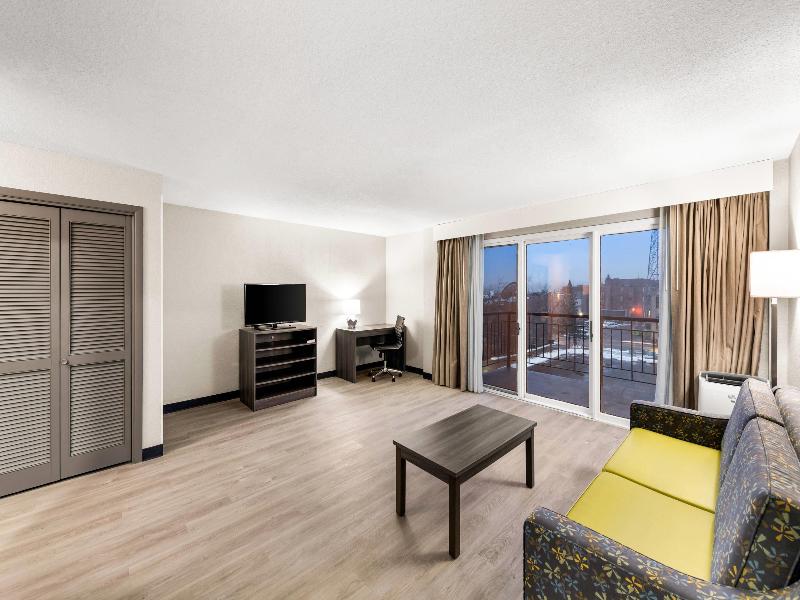 Clarion Pointe Rhinelander Downtown image