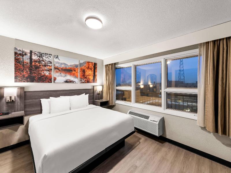 Clarion Pointe Rhinelander Downtown image