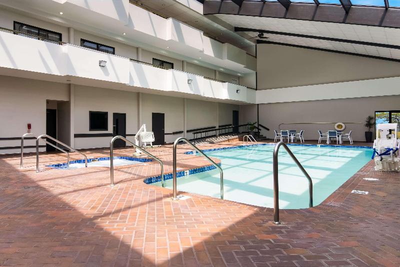The Inn On Maritime Bay Ascend Hotel Collection image