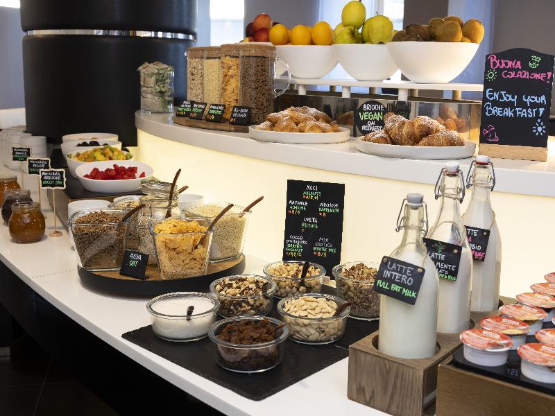 Holiday Inn Genoa City image