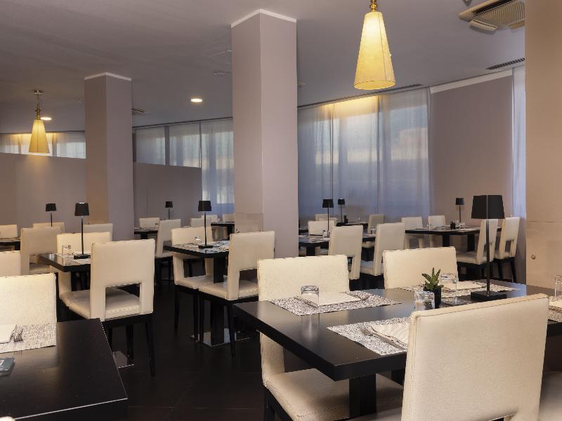 Holiday Inn Genoa City image