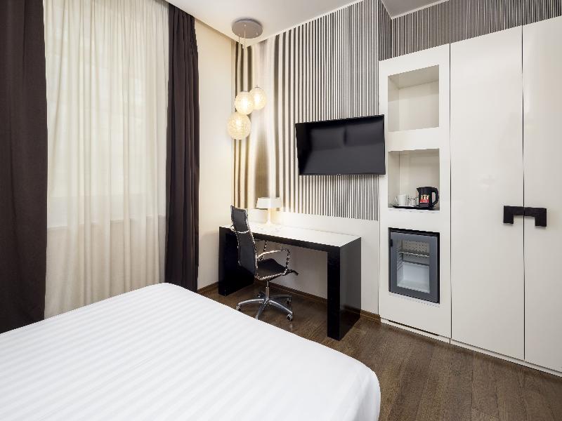Holiday Inn Genoa City image