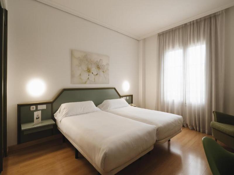 Hotel Urdanibia Park image