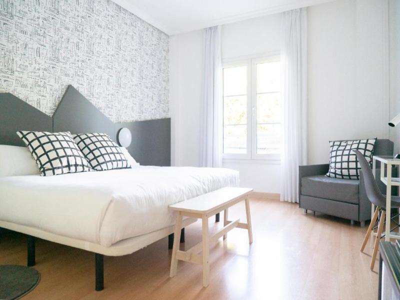 Hotel Urdanibia Park image