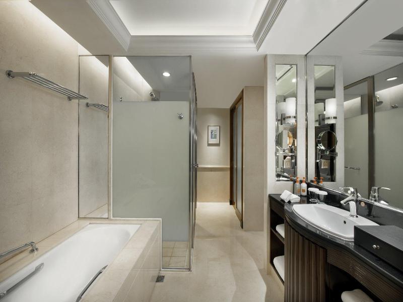 Crowne Plaza Nanchang Riverside image