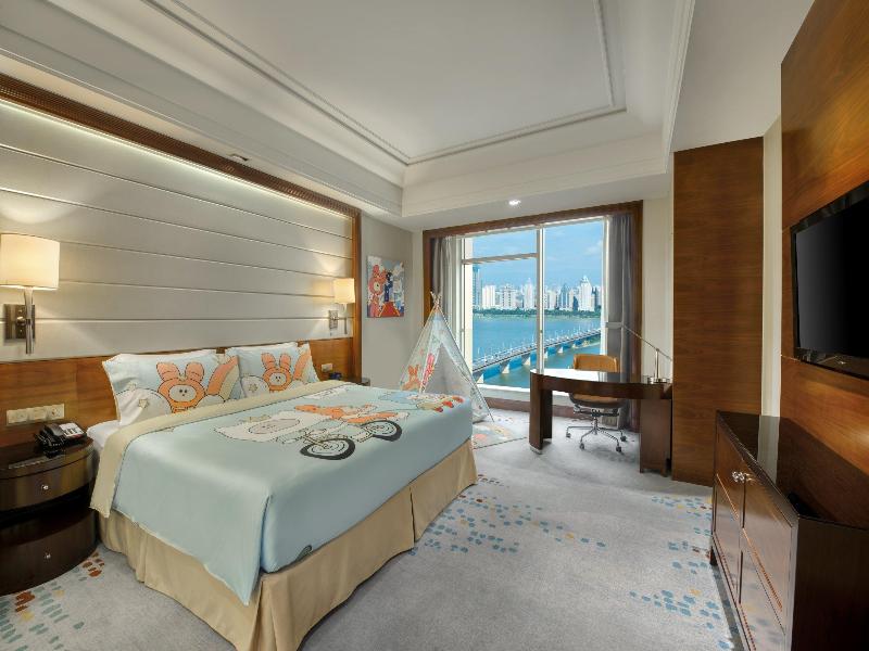 Crowne Plaza Nanchang Riverside image