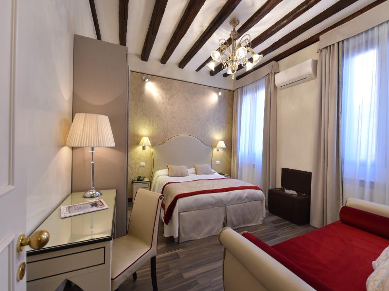 Hotel Villa Rosa image