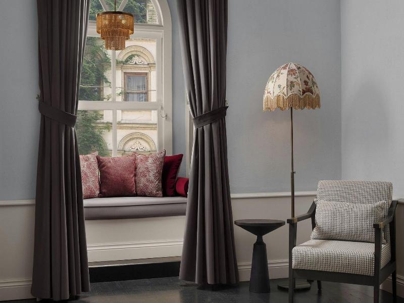 Adahan DeCamondo Pera Autograph Collection image