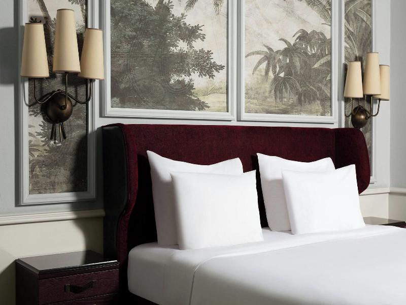 Adahan DeCamondo Pera Autograph Collection image