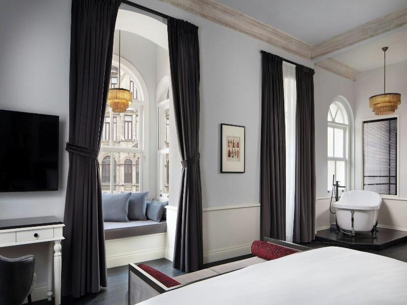 Adahan DeCamondo Pera Autograph Collection image