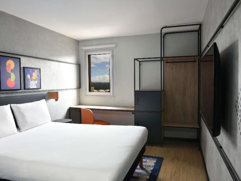 Ibis Styles Abidjan Plateau image