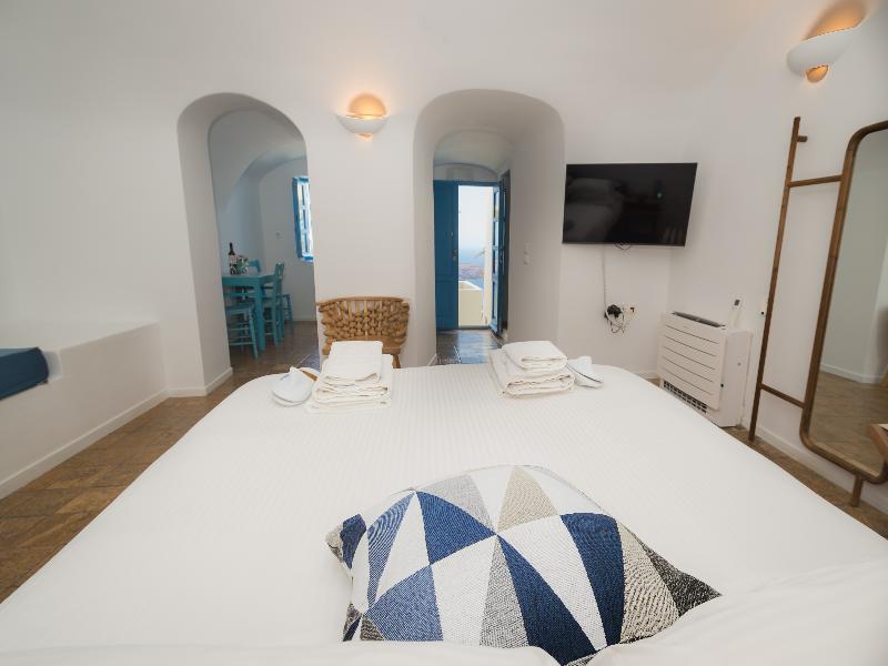 Pantelia Suites image