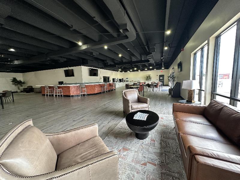 Days Hotel by Wyndham Peoria Glendale Area image