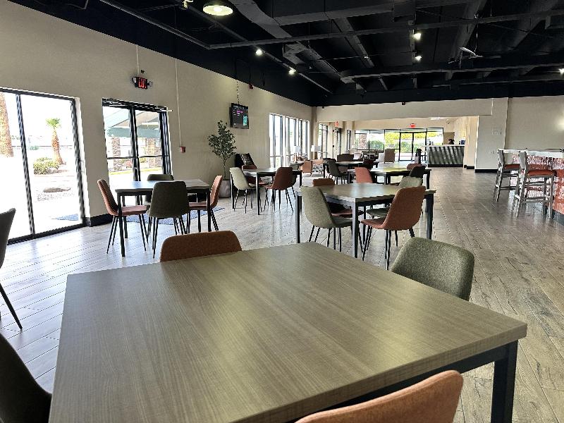 Days Hotel by Wyndham Peoria Glendale Area image