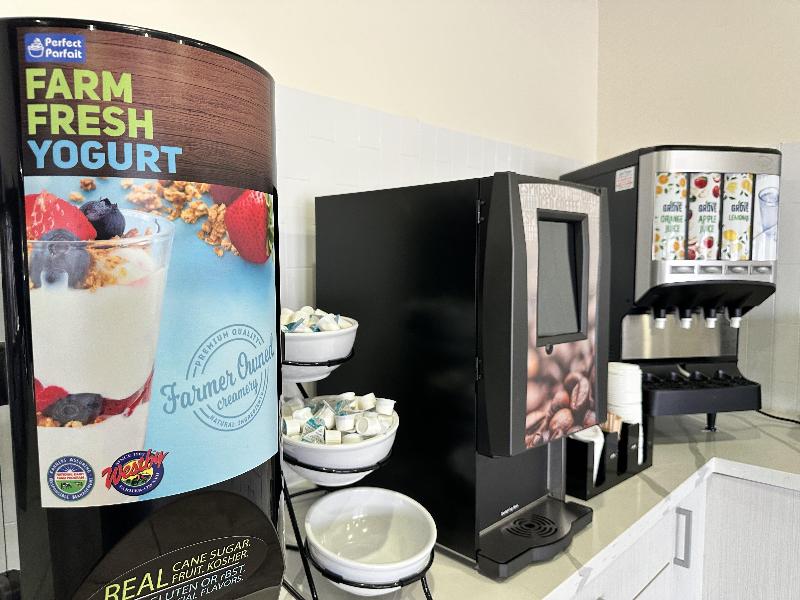 Days Hotel by Wyndham Peoria Glendale Area image