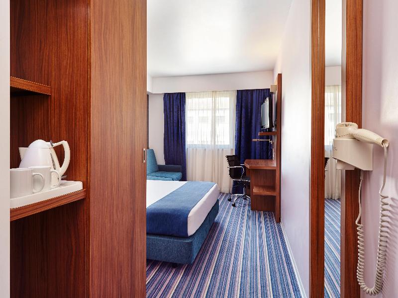 Holiday Inn Express Lisbon - Alfragide image