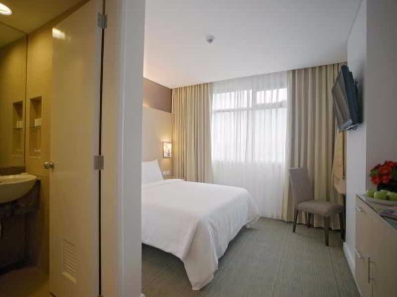 St. Giles Makati Hotel image