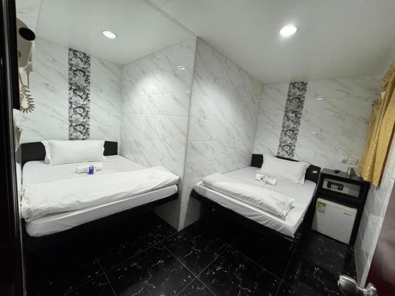 Pay-Less Guest House image