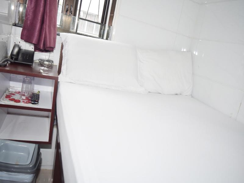 Pay-Less Guest House image