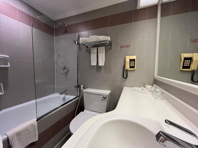 Howard Johnson by Wyndham Kota Kinabalu City C