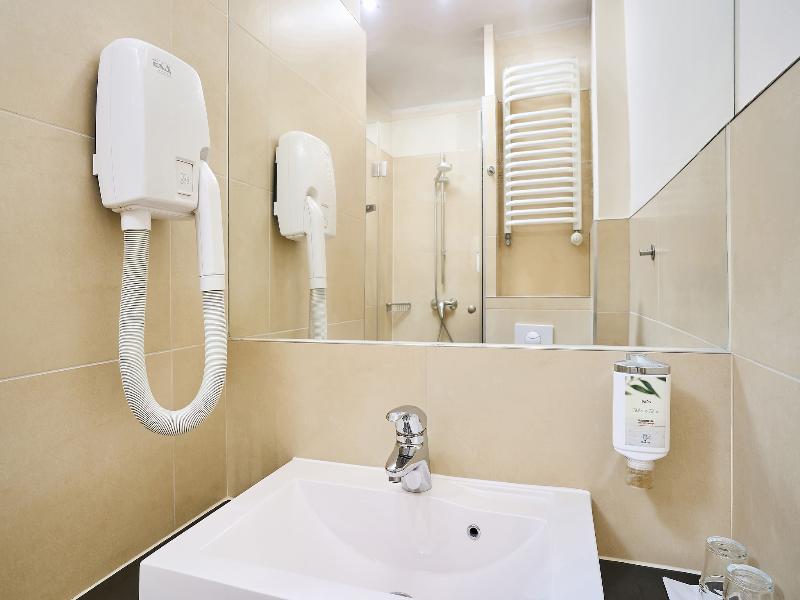 DeSilva Inn Katowice Airport image